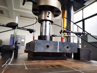 PWS-200型電液伺服軌下墊板疲勞試驗(yàn)機(jī)